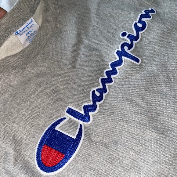 Sweatshirt/Crewneck - Picture 2 of 3